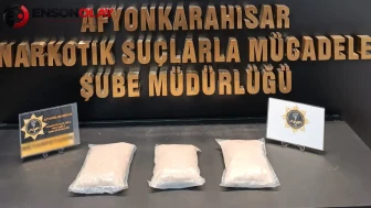 Afyonkarahisar'da minibüs koltuğundan 3 kilogram uyuşturucu çıktı