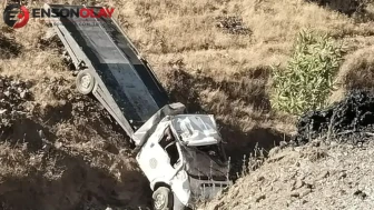 Siirt'te çekici şarampole devrildi : 2 kişi yaralandı