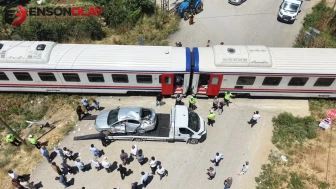 Muş'ta Hemzemin Geçitte Tren ile Otomobil Çarpıştı: 3 Kişi Yaralandı!