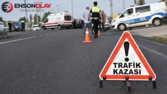 Hatay İskenderun'da otomobil bariyerlere çarptı