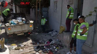 Bursa Yıldırım’da çöp ev skandalı : Daireden 5 ton atık çıkarıldı