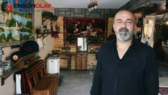 Madeni parayla başladı, gören dönüp bir daha bakıyor! Ofisini adeta zamanda yolculuğa çevirdi