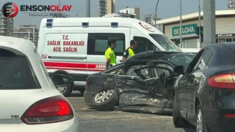 Mersin'de ambulans ile otomobil çarpıştı : 3'ü sağlık çalışanı 5 yaralı