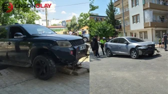 Adıyaman'da iki araç çarpıştı : Bir kişi yaralandı