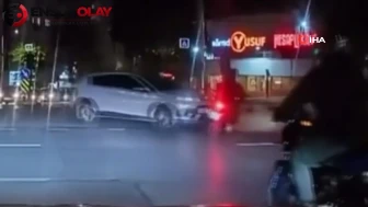 Bursa'da kırmızı ışıkta geçen otomobil motosiklete çarptı