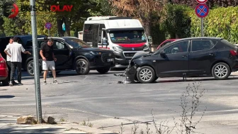 Eskişehir'de 2 araç çarpıştı : Maddi hasar meydana geldi