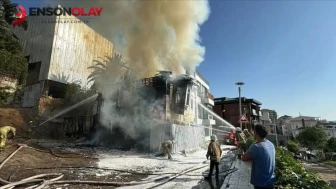 İstanbul Küçükçekmece'de 3 katlı metruk binada çıkan yangın söndürüldü