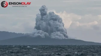 Endonezya'da Anak Krakatau Yanardağı'nda peş peşe patlamalar