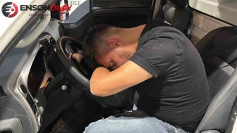 11 kat fazla alkollü çıktı, direksiyonda sızdı! Pompacı POS cihazıyla ambulansa koştu