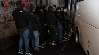 Afyonkarahisar'da göçmen operasyonu : 14 göçmen tır dorsesinde yakalandı