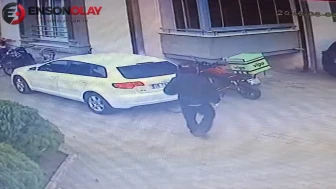 Sakarya'da kurye motosikleti hırsızlığı kamerada