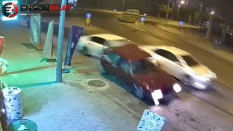 Denizli'de polisten kaçan alkollü sürücü 4 otomobile çarptı : 450 bin lira ceza kesildi