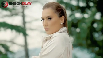 Demet Akalın, doğallığına sadık kalarak tarzından ödün vermedi!