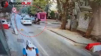Kadıköy’de motosiklet ile otomobil çarpıştı : 2 kişi yaralandı