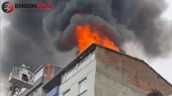 Kağıthane’de korkutan yangın ! 3 katlı binanın çatısı alevlere teslim oldu