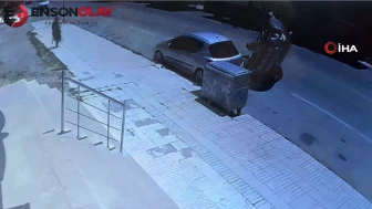 Çorum'da park halindeki araca çarpan otomobil devrildi: Kaza anı kamerada