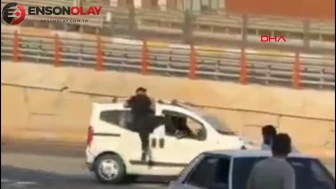 Şanlıurfa'da seyir halindeki araçta çıkan kavga sonucu yaralanan iki kardeş hastaneye kaldırıldı