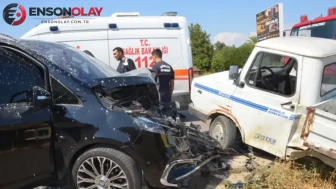 Serik’te turist taşıyan minibüs ile kamyonet çarpıştı : 1 yaralı