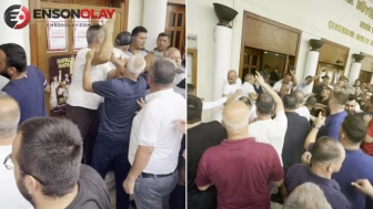 Adana Büyükşehir Belediyesi'nde plaka ihalesi protestosu: Güvenlik biber gazıyla müdahale etti