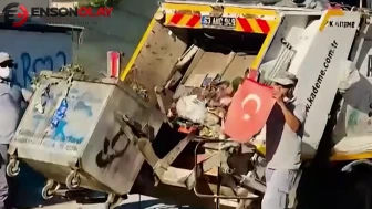 Şanlıurfa'da temizlik işçisinden bayrağa anlamlı hareket