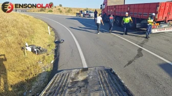 Isparta'da motosiklet ile yük kamyonu çarpıştı : Sürücü yaralandı
