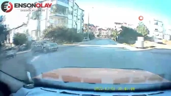 Antalya Manavgat'ta ticari taksi ile otomobil çarpıştı
