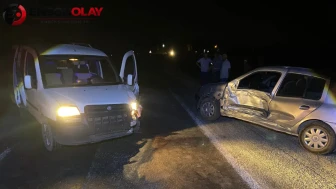 Afyonkarahisar'da hafif ticari araç ile otomobil çarpıştı : 2 yaralı