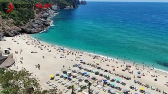 Alanya'da sıcak hava sahilleri doldurdu