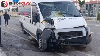 Karaman'da servis minibüsleri çarpıştı: 1 sürücü yaralandı