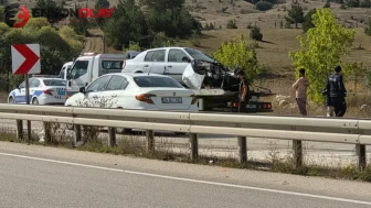 Kastamonu'da otomobil elektrik direğine çarptı: 2 yaralı