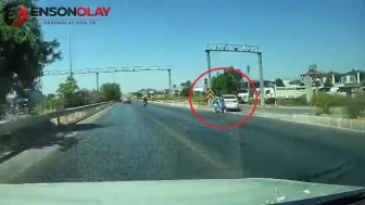 Antalya'da kontrolsüz dönüş yapan otomobile motosiklet böyle çarptı