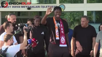 Galatasaray'ın yeni stoperi Bitshiabu İstanbul'a geldi