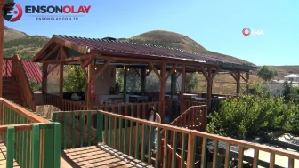 Önce köye yerleşip ev yaptı, sonra kafeye çevirdi: Sivas'ta bir ilke imza attı