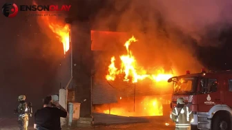 Esenyurt'ta oto lastikçi dükkanında çıkan yangın 5 iş yerine sıçradı