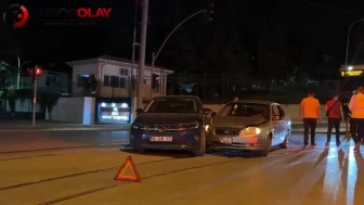 Eskişehir'de iki otomobil çarpıştı : Kazada 2 kişi yaralandı