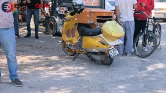 Bursa'da motosiklet 2 otomobille çarpıştı : Sürücü yaralandı