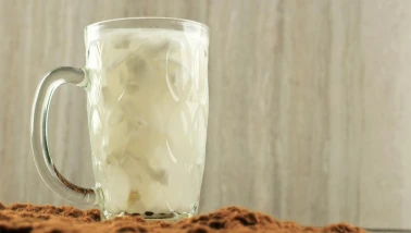 Midenin asit seviyesini düzenleyen pratik ayran tarifiyle rahatlama sağlayabilirsiniz!