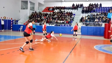 Merkez İlçe Voleybol Gençler A Kız Birinciliğinde Heyecanlı Müsabakalar Tamamlandı