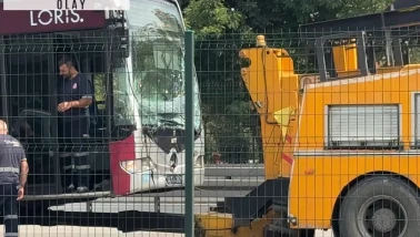 Metrobüste kaza! Seferler aksadı