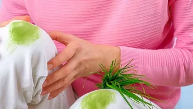Çim lekelerine veda! Şaşırtıcı yöntemle kıyafetleriniz ilk günkü gibi parlıyor