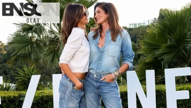 Sanki kendi ikizini doğurmuş! Anne kız birlikte modellik yaptı, ünlü aile tam kadro desteğe geldi