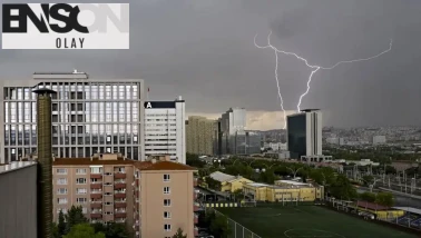 Başkentte aniden bastıran yağış hayatı felç etti: Yollar bir anda göl oldu