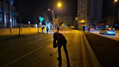Kavga Çıkan Gruplar Arasında Cadde Ortasında Silahlı Çatışma: 1 Kişi Yaralı