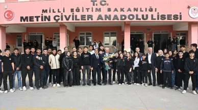 Kepez Belediye Başkanı, Nevzat Saygan - Levent Saygan Anadolu Lisesi'nde öğretmenler ve öğrencilerle buluştu