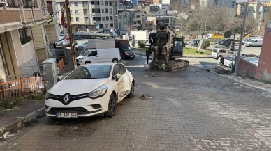 Kontrolden çıkan iş makinesi dehşet saçtı