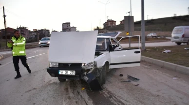 Sinop'ta iki otomobil çarpıştı: 3 yaralı
