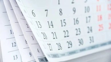 1 Mayıs 2025 tarihinde hangi güne denk geldiği ve hafta sonu ile birleşip birleşmediği merak konusu olmaya devam ediyor. Resmi tatil takvimine göre, 1 Mayıs 2025 Cuma gününe denk gelmektedir. Ancak, maalesef hafta sonuna denk gelmediği için resmi tatil olarak ilan edilmemiştir. Bu nedenle, çalışma hayatı devam edecek ve normal bir iş günü olarak geçecektir.