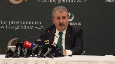 Destici, 23 Nisan Ulusal Egemenlik ve Çocuk Bayramı dolayısıyla yayınladığı videolu mesajında, çocuklara ve gençlere seslenerek, ülkenin geleceğinin onların omuzlarında olduğunu vurguladı.