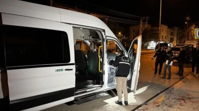 Servis minibüsünde bıçaklı saldırı: 1 ağır yaralı