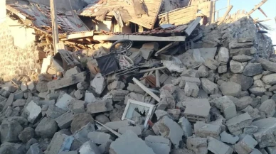 Ev ve altındaki ahır çöktü! 37 hayvan öldü